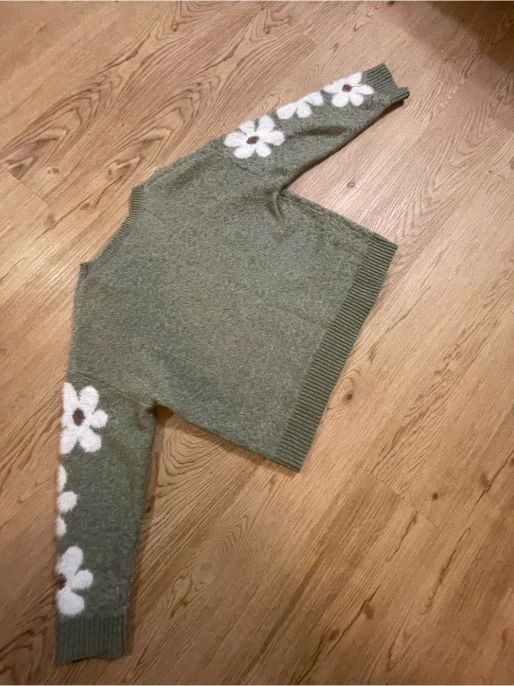 Cozy Olive Green Daisy-Print Sweater